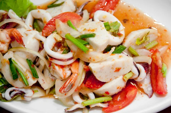 タイ風チリソース海料理サラダ — ストック写真