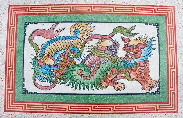 Chinese dragon painting on wall in chinese temple — Stock Photo, Image