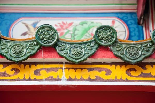 Chinese roof stone craving in chinese temple — Stock Photo, Image