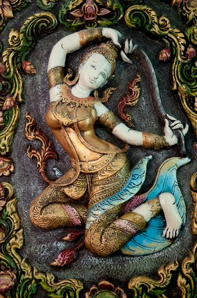 Γυναίκα άγαλμα Ταϊλάνδης τέχνης σε ναό της Ταϊλάνδης Εικόνα Αρχείου