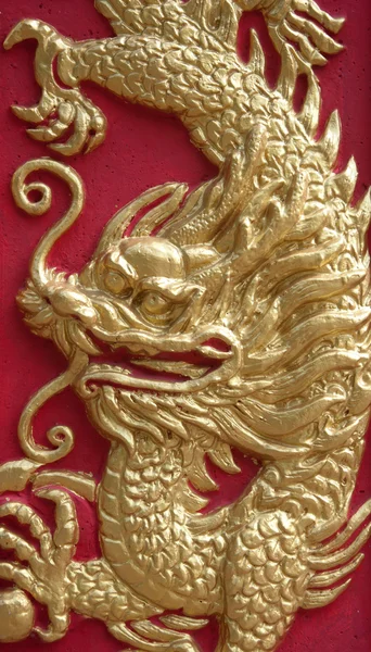 Dragon chinois pierre envie dans le temple chinois — Photo