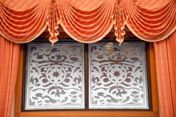 Роскошные окна в мусульманском стиле — стоковое фото