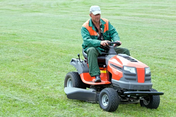 Professional lawn mowing — Stock Photo, Image