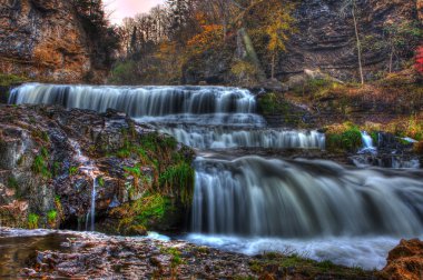 HDR renkli doğal şelale