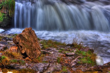 HDR renkli doğal şelale