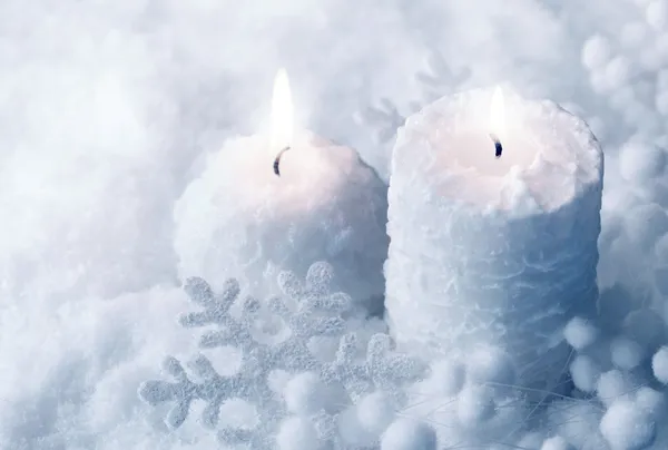 Белые свечи — стоковое фото