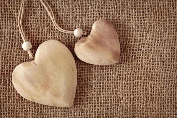 Δύο ξύλινα καρδιές — Φωτογραφία Αρχείου