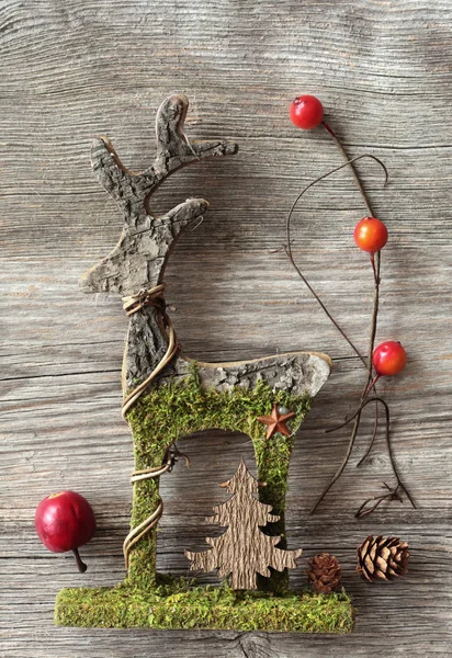 WeihnachtsHirsch aus Holz — Stockfoto