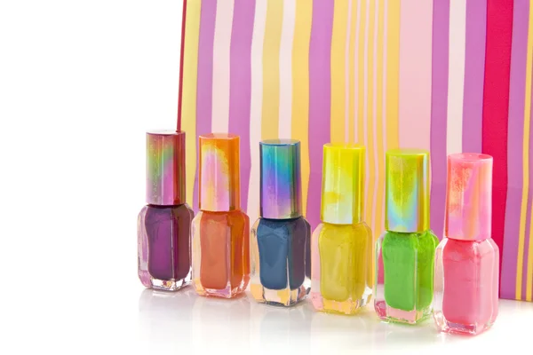 Esmalte de uñas metálico colorido — Foto de Stock
