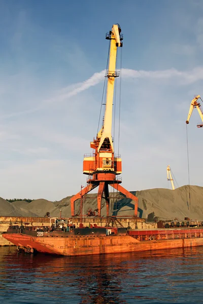 Port bulk crane and barge — Stock Photo, Image