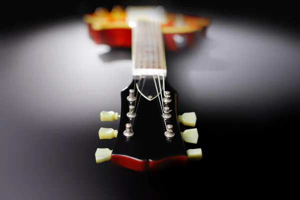 Guitarra vermelha elétrica — Fotografia de Stock