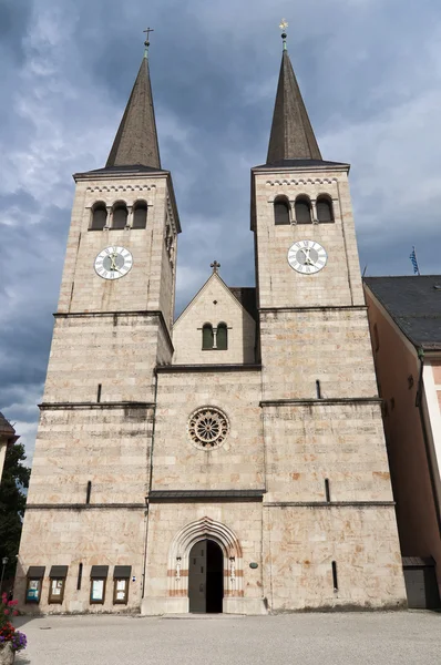Die stiftskirche des heiligen peter und johns des täufers in berchtesgaden — Stockfoto