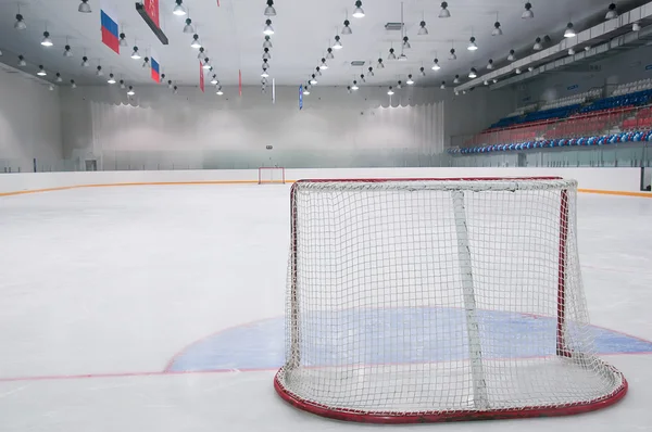 Leerer Eishockey-Spielplatz lizenzfreie Stockbilder