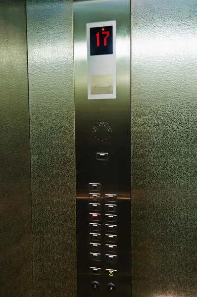 ボタンとインジケーター エレベーターの中で — ストック写真