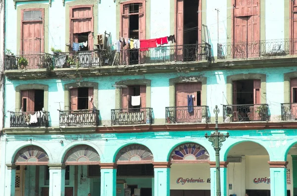 Balcones decaídos de La Habana — Foto de Stock