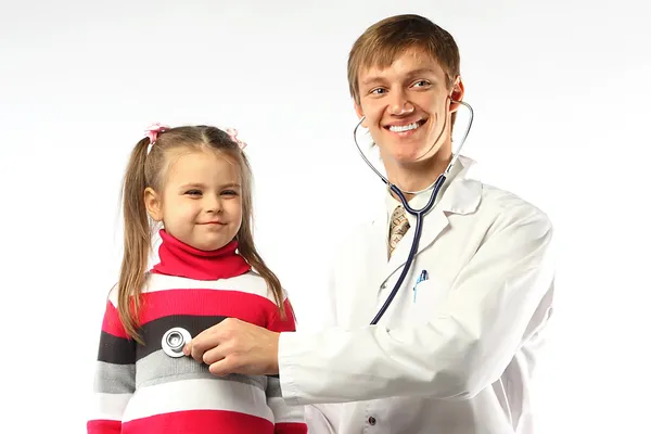 Лікар і дівчинка — стокове фото