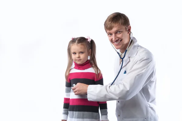 Läkaren och den lilla flickan — Stockfoto