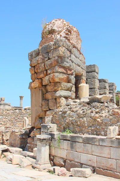 Ruinen eines antiken Gebäudes — Stockfoto