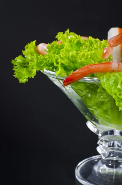 Салат з креветками — стокове фото
