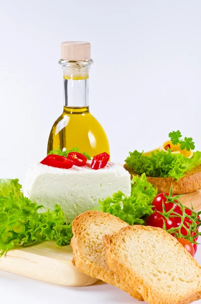 Cozinha leve - rusk com Pfefersalami e queijo — Fotografia de Stock