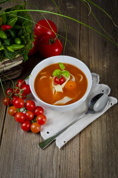 Tomatsoppa med pappardelle — Stockfoto