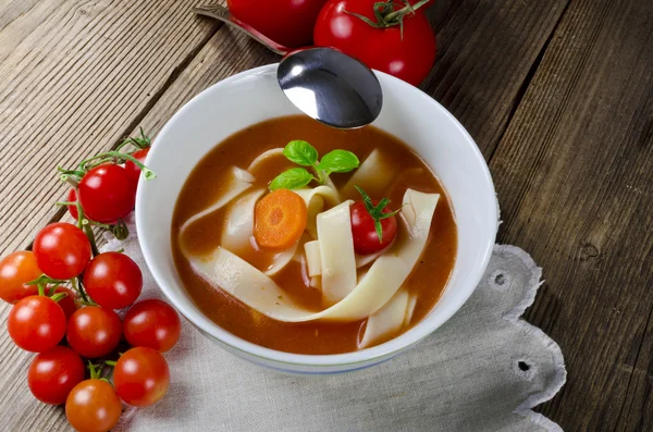 Sopa de tomate com Pappardelle — Fotografia de Stock