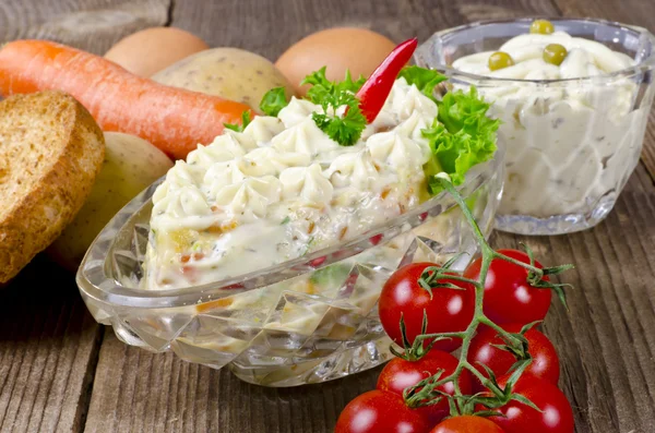Ensaladas de verduras polacas con mayonesa — Foto de Stock