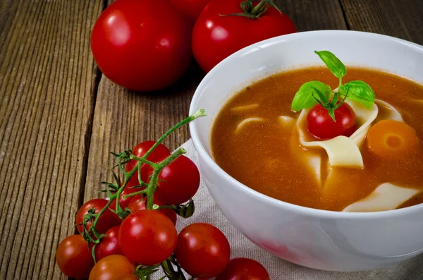 Tomatensoep met pappardelle — Stockfoto