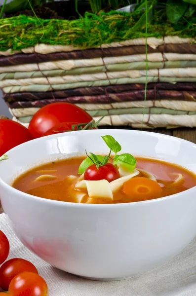 Rajčatová polévka s pappardelle — Stock fotografie