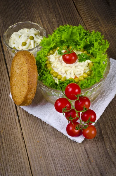 ポーランドのマヨネーズと野菜のサラダ — ストック写真