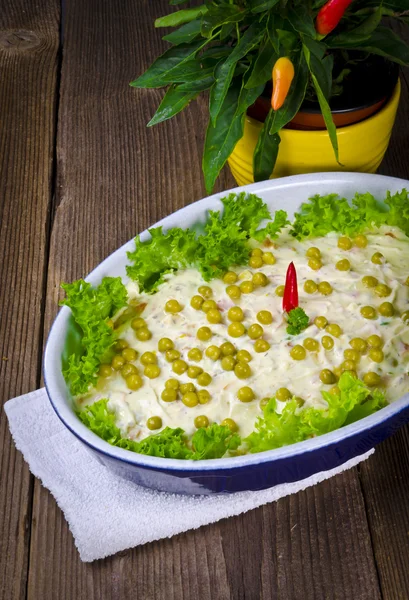 Salades de légumes polonaises avec mayonnaise — Photo