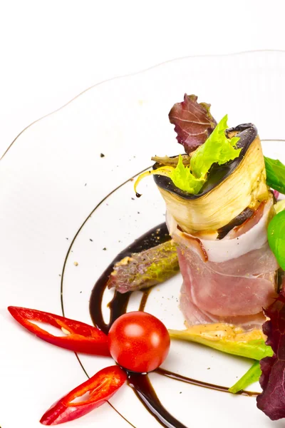 Aubergine beefs olijfolie met prosciutto di parma — Stockfoto