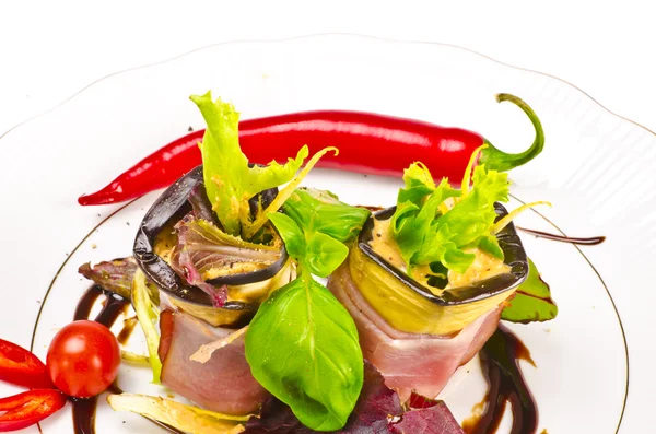 Carne de res berenjena oliva con jamón de Parma — Foto de Stock