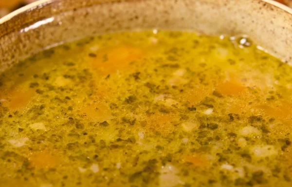 Sopa de guisante (Grochowka polaco) con pechuga de pollo ahumada — Foto de Stock