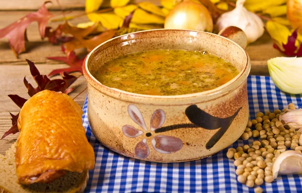 Pea soup (Polish Grochowka) with smoked meat chicken breast — Stock Photo, Image