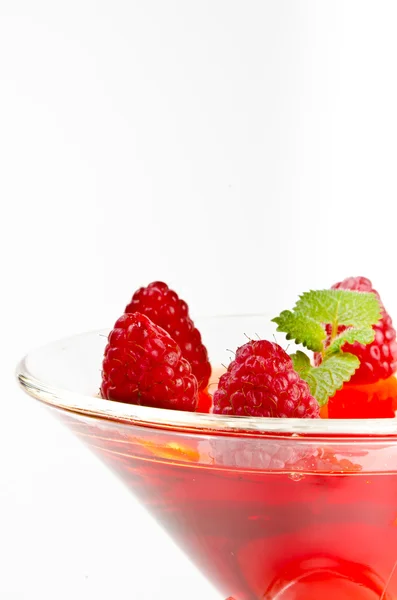 Gelée de fruits dans les bols en verre aux framboises fraîches — Photo