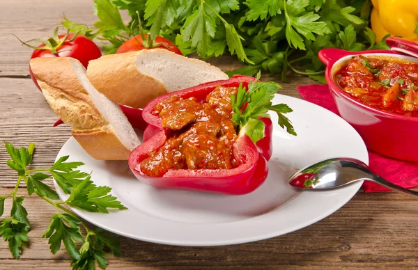 Fullständig paprika (med kött) — Stockfoto