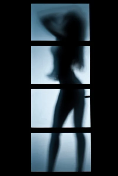 Silhouet van de vrouw in de slaapkamer — Stockfoto