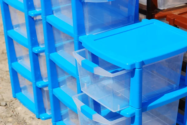 Boîte de rangement en plastique de bureau sur fond blanc isolé Photo De Stock