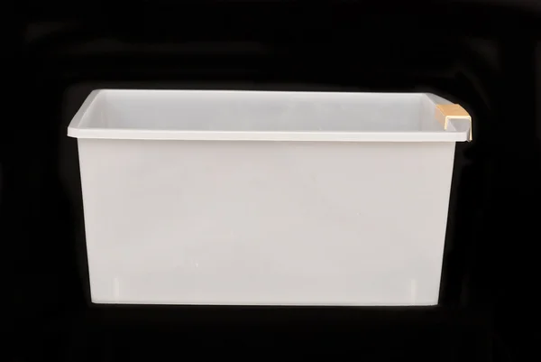 Caixa de plástico de armazenamento em fundo branco isolado — Fotografia de Stock