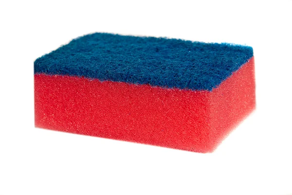 Μπλε και κόκκινο σφουγγάρι για το πλύσιμο των πιάτων που απομονώνονται σε λευκό — Φωτογραφία Αρχείου