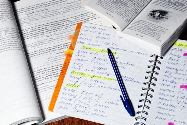 Books and notebooks for the learn English — Stock Photo, Image
