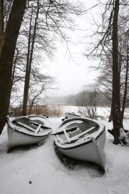 sisli kış tekne