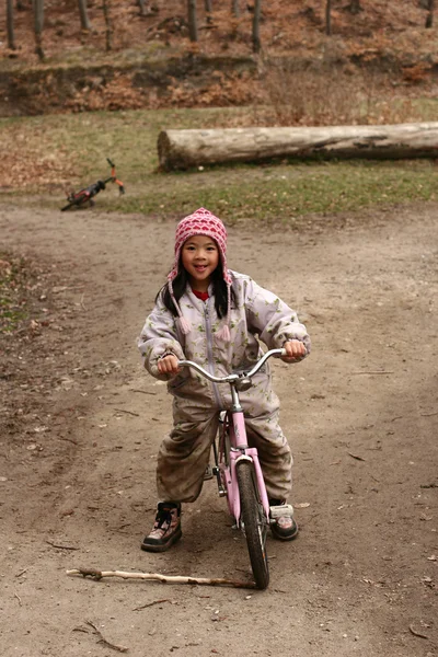 Niño de bicicleta — Foto de Stock
