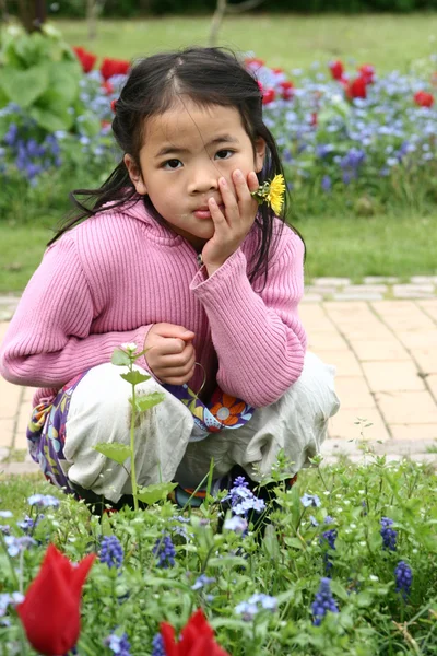 Дитина квітка — стокове фото