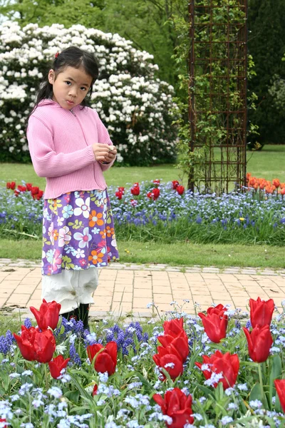 Çocuk çiçek — Stok fotoğraf