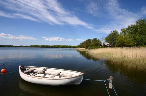 Boot auf einem See — Stockfoto