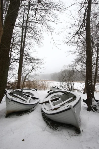 Ομίχλη χειμώνα η βάρκα — Φωτογραφία Αρχείου