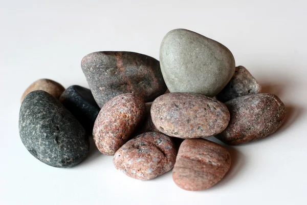 Океанские камни на изолированном фоне — стоковое фото