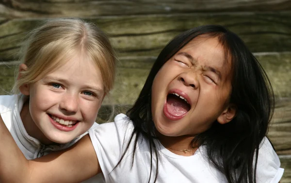 Счастливые дети — стоковое фото